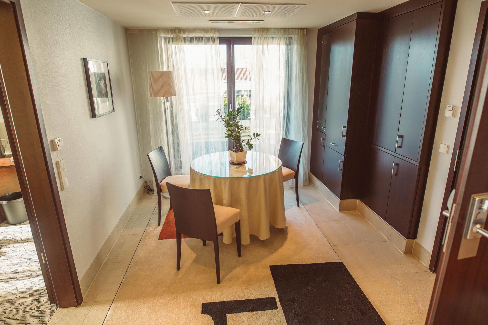 Lindenhof Hotel Tepe Damme Bagian luar foto
